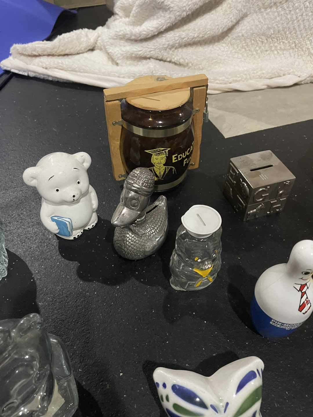 Collection of over (20) Vintage Piggy Banks - photo 5