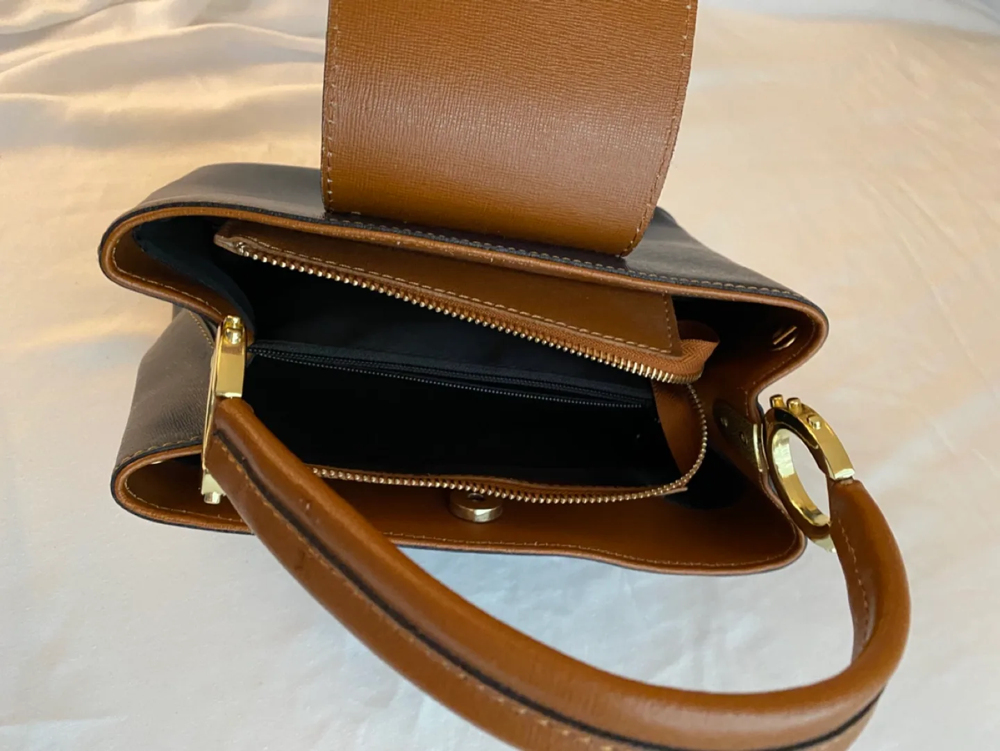 Italian Made Handbag image indicator(4)