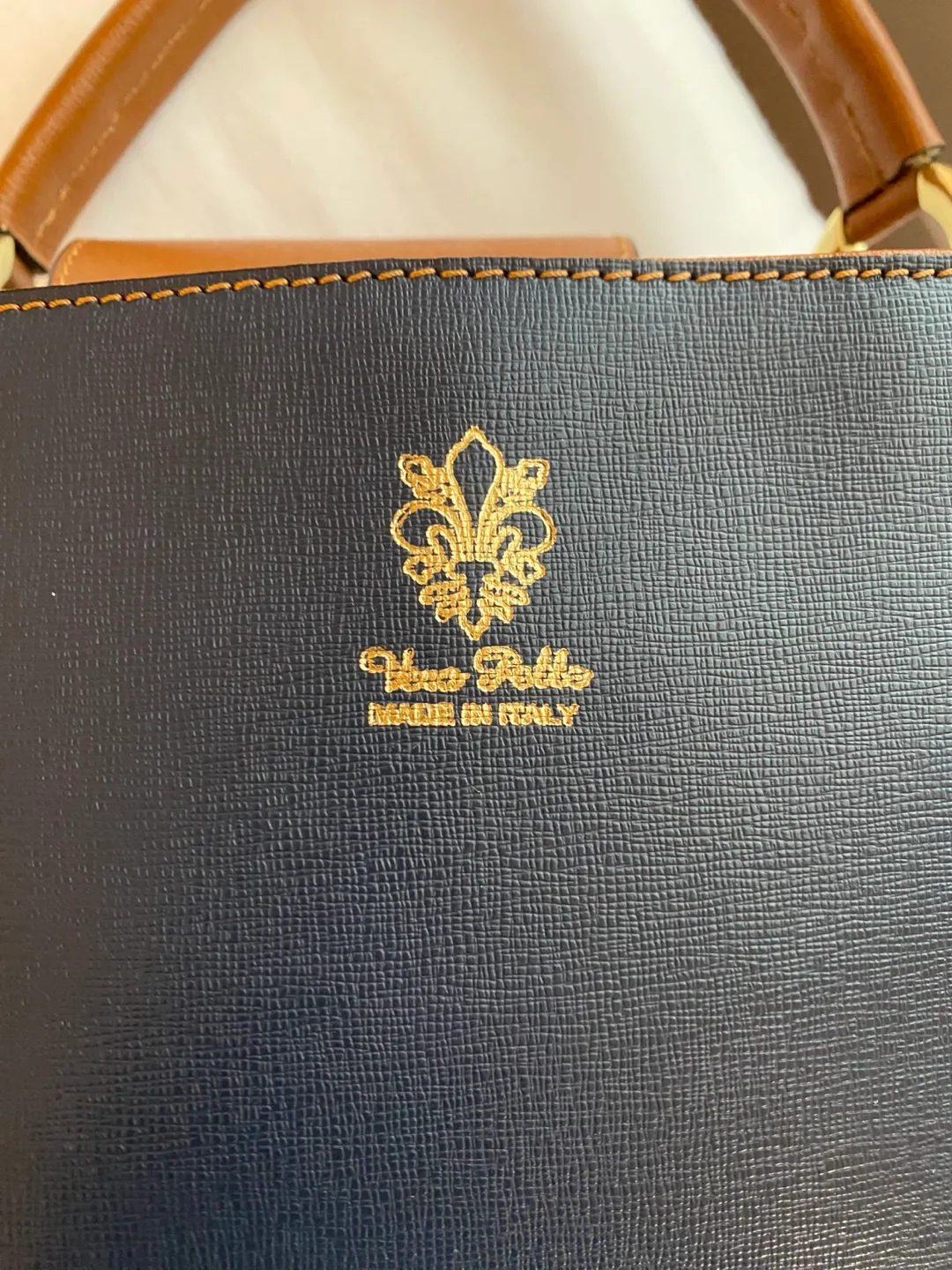 Italian Made Handbag image indicator(6)