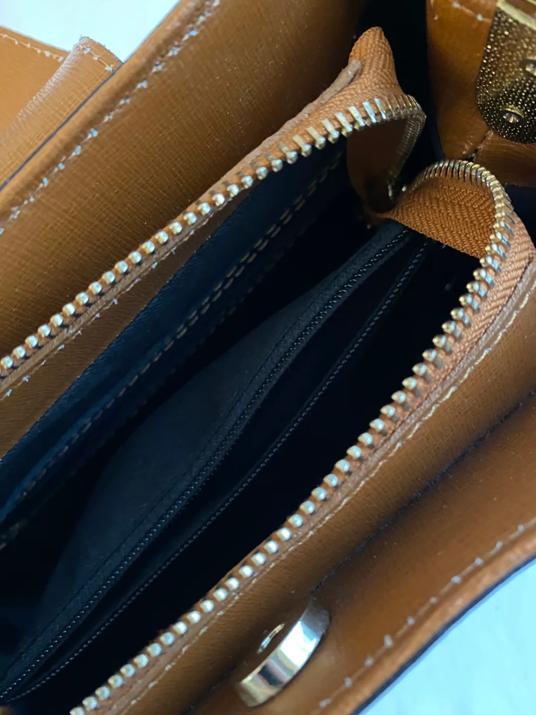 Italian Made Handbag image indicator(5)