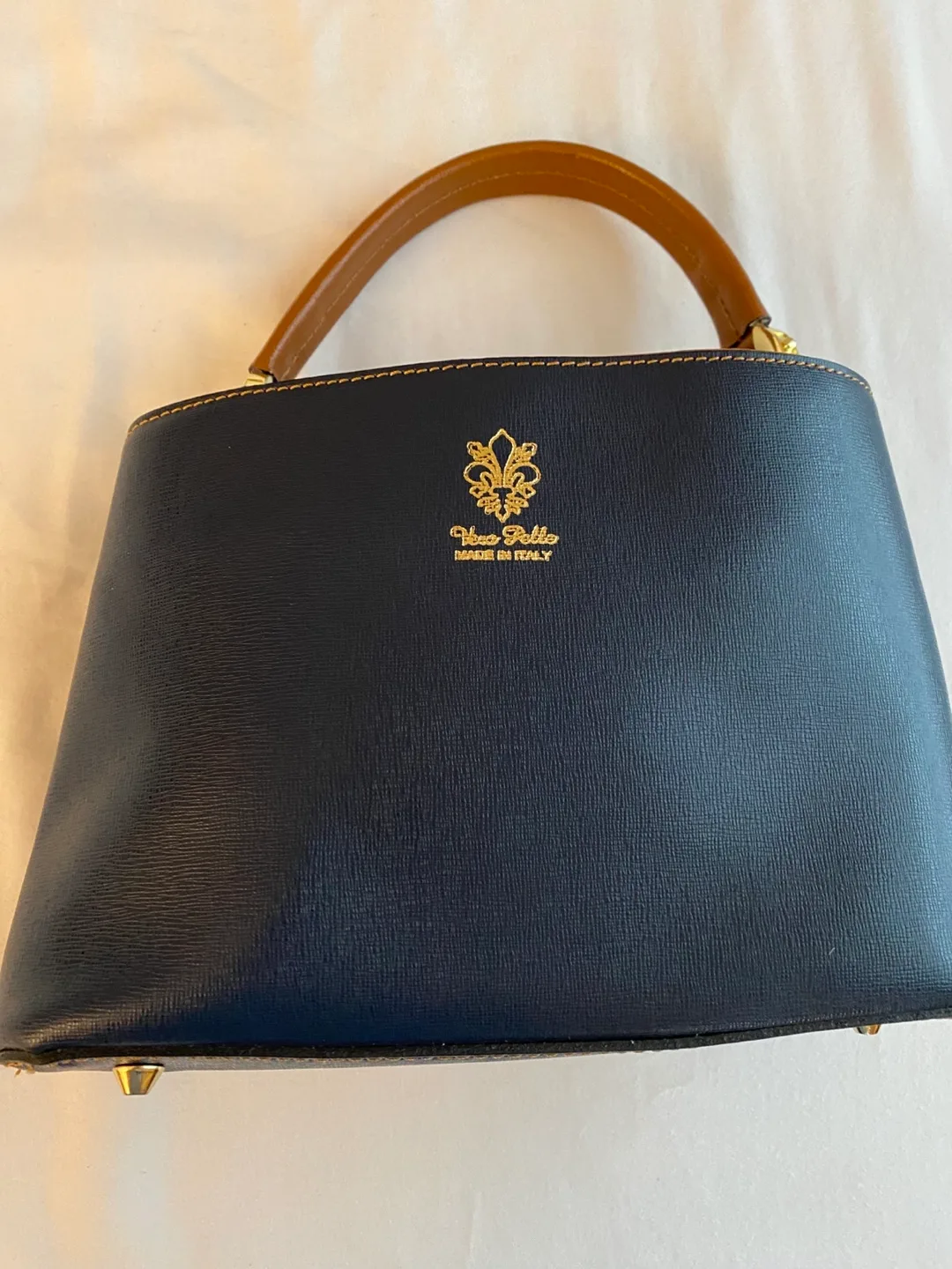 Italian Made Handbag image indicator(2)
