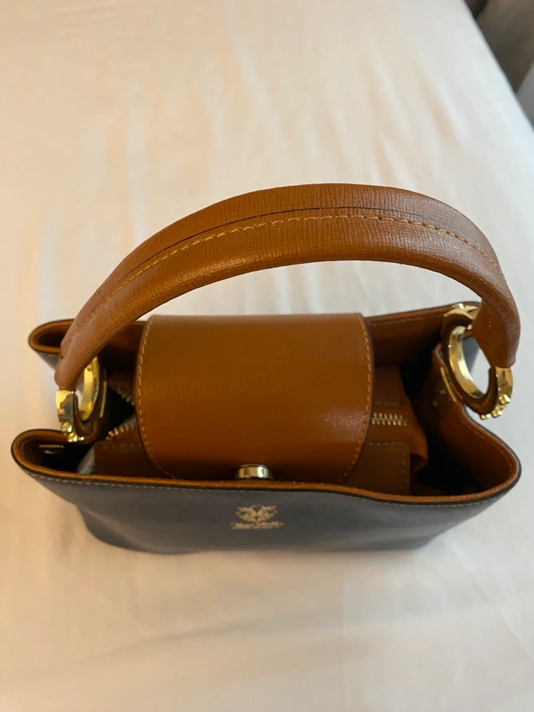 Italian Made Handbag image indicator(3)