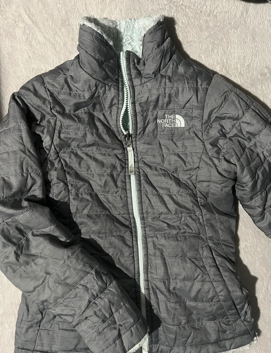 The North Face Reversible Girls' Jacket - Size M image indicator(3)