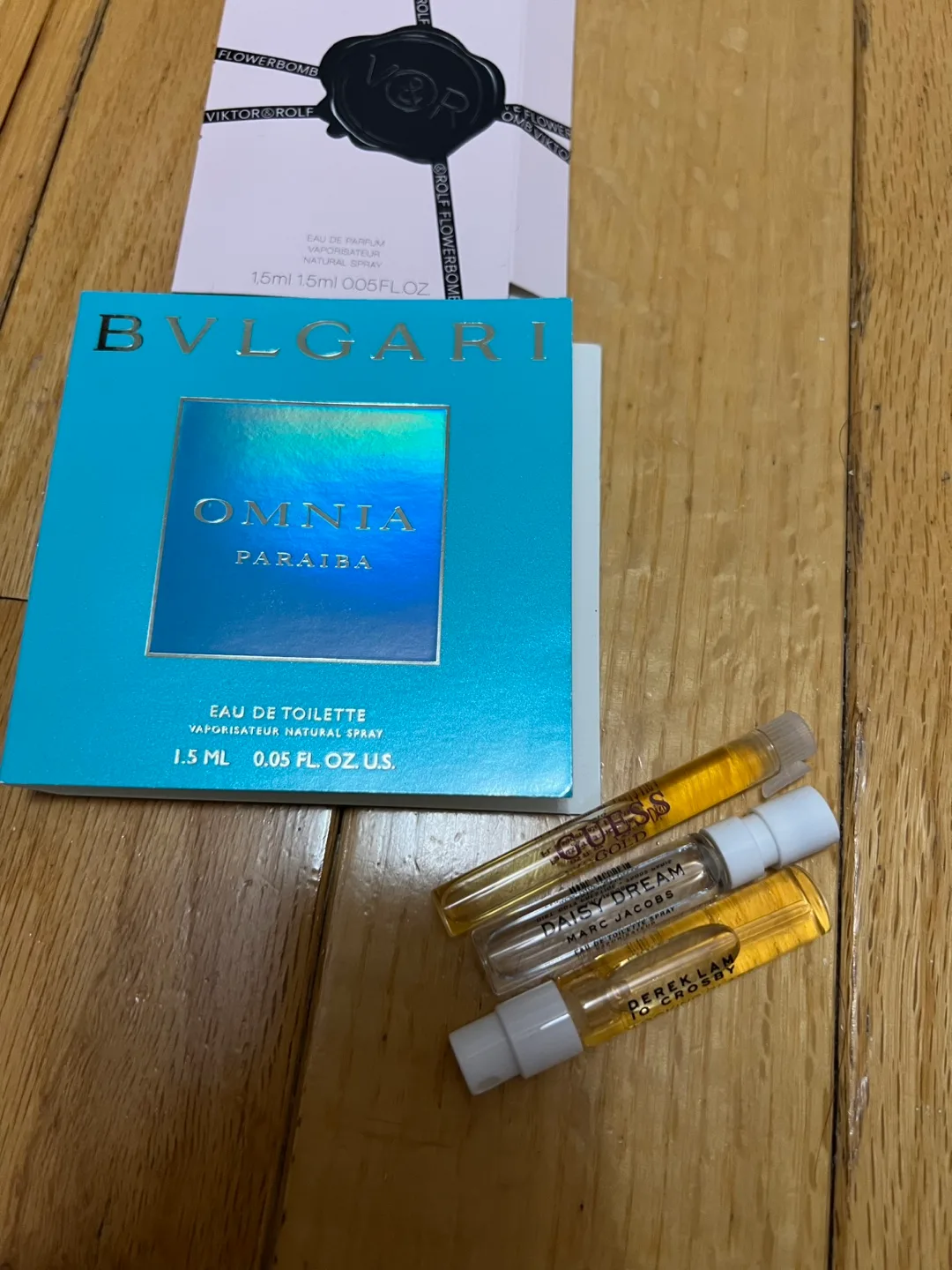 Collection of 22 Perfume Sample Vials image indicator(2)