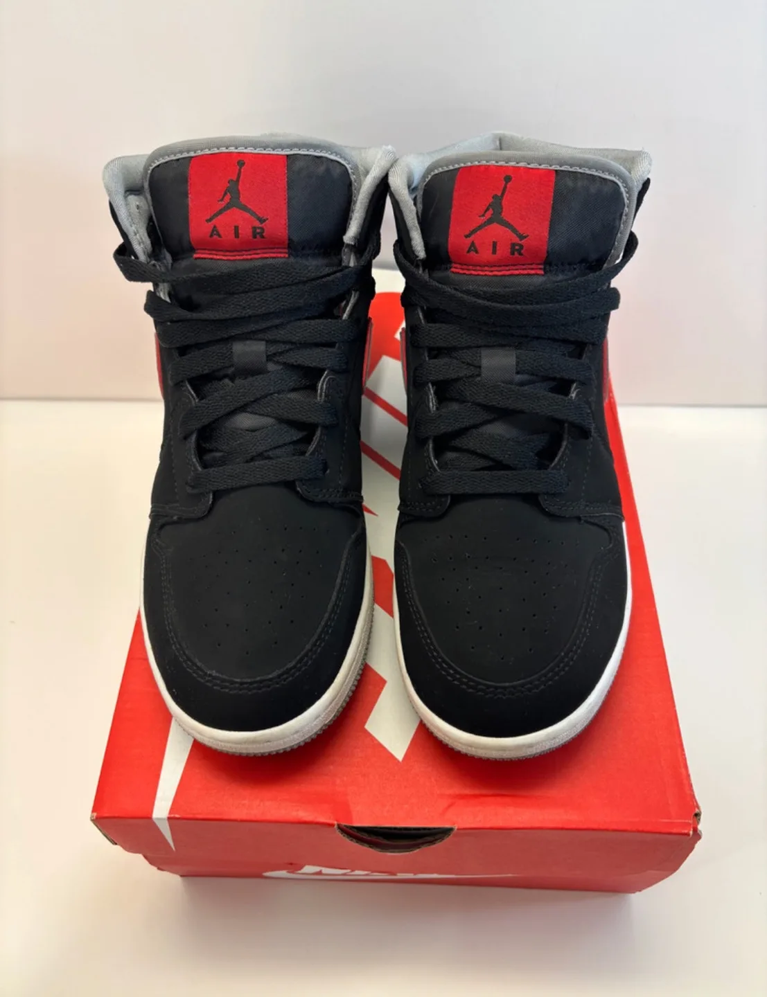Air Jordan 1 Mid Black and Particle Grey image indicator(3)