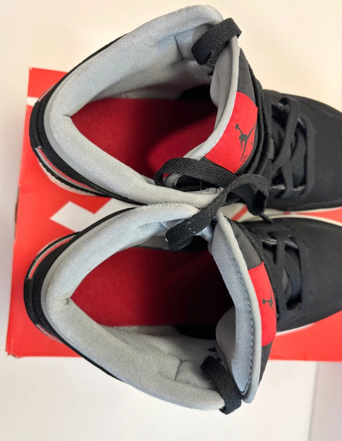 Air Jordan 1 Mid Black and Particle Grey image indicator(5)