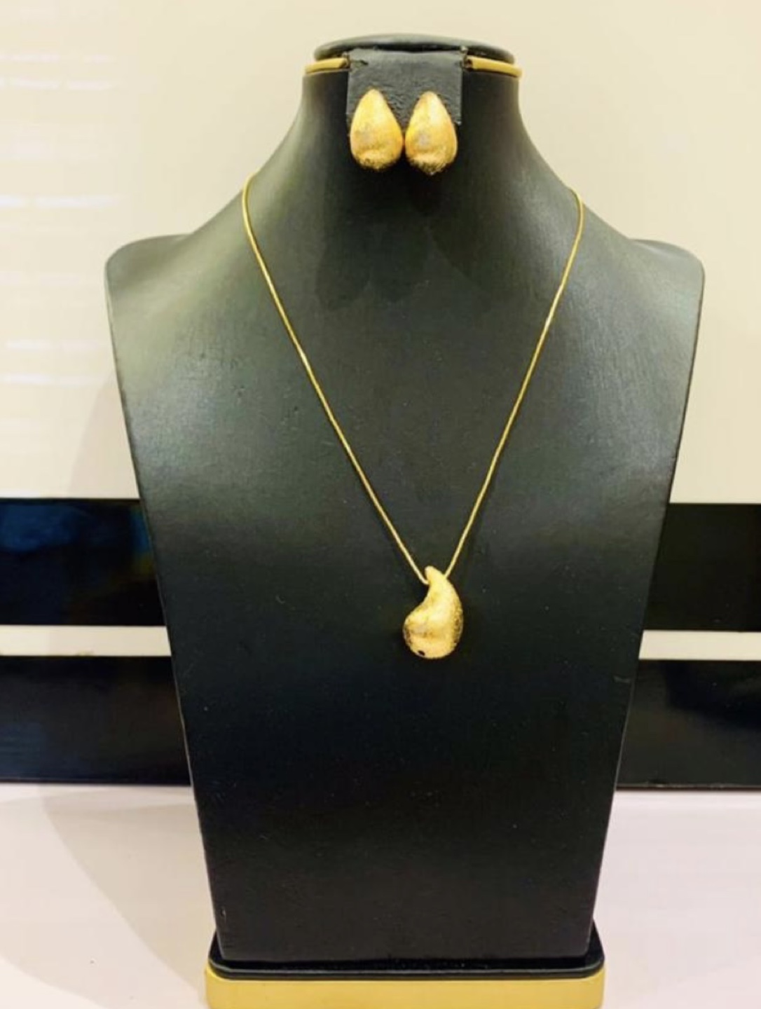Gold Tone Necklace and Earring Set - photo 2
