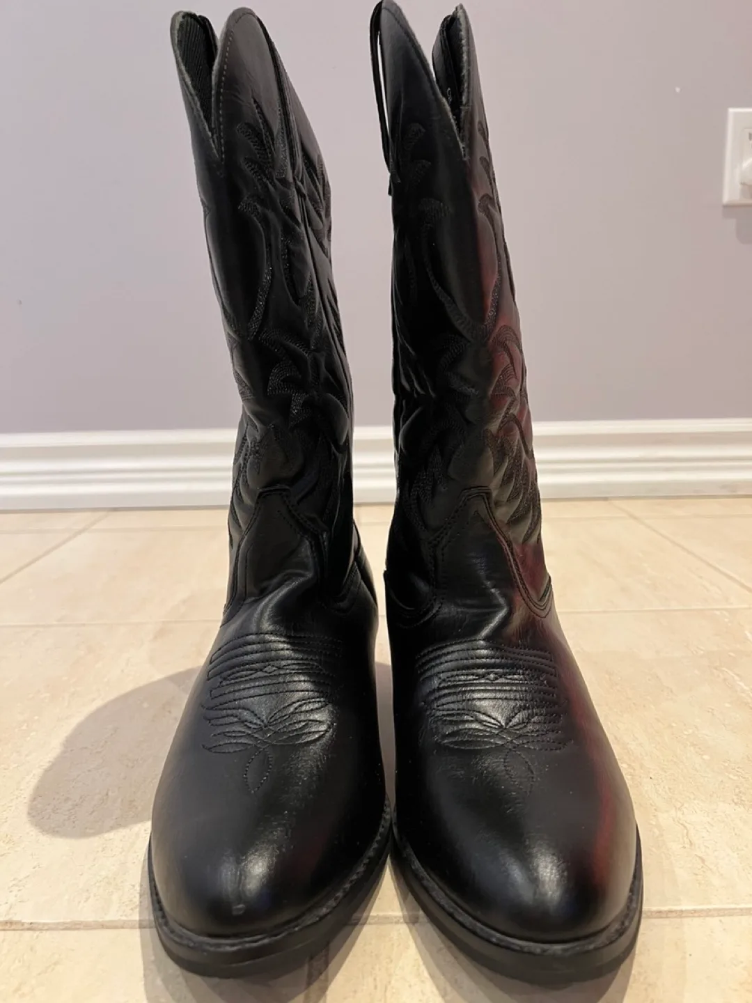 Women's Black Cowboy Boots image indicator(2)