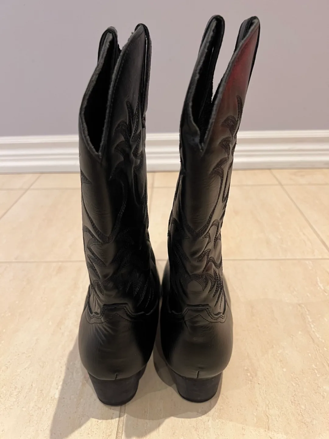 Women's Black Cowboy Boots image indicator(4)