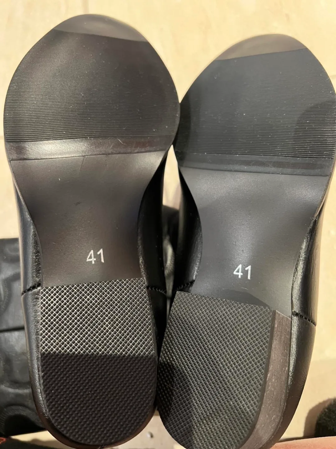 Women's Black Cowboy Boots image indicator(8)