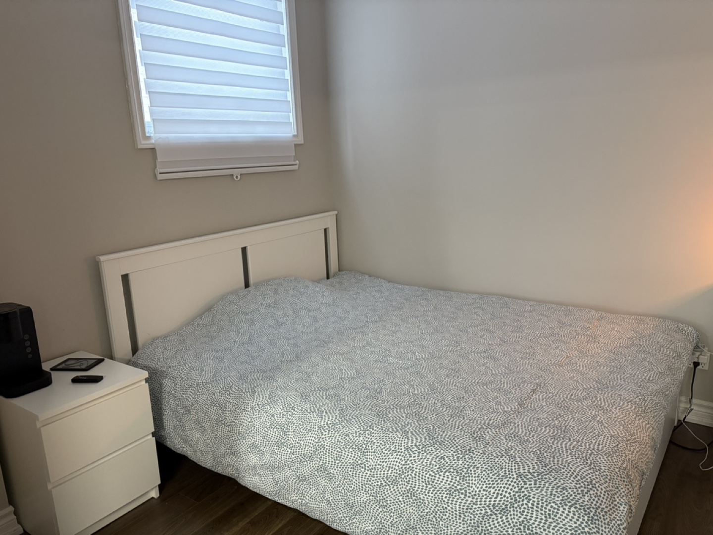 Queen Bed + Drawer Chest + Mattress - photo 2