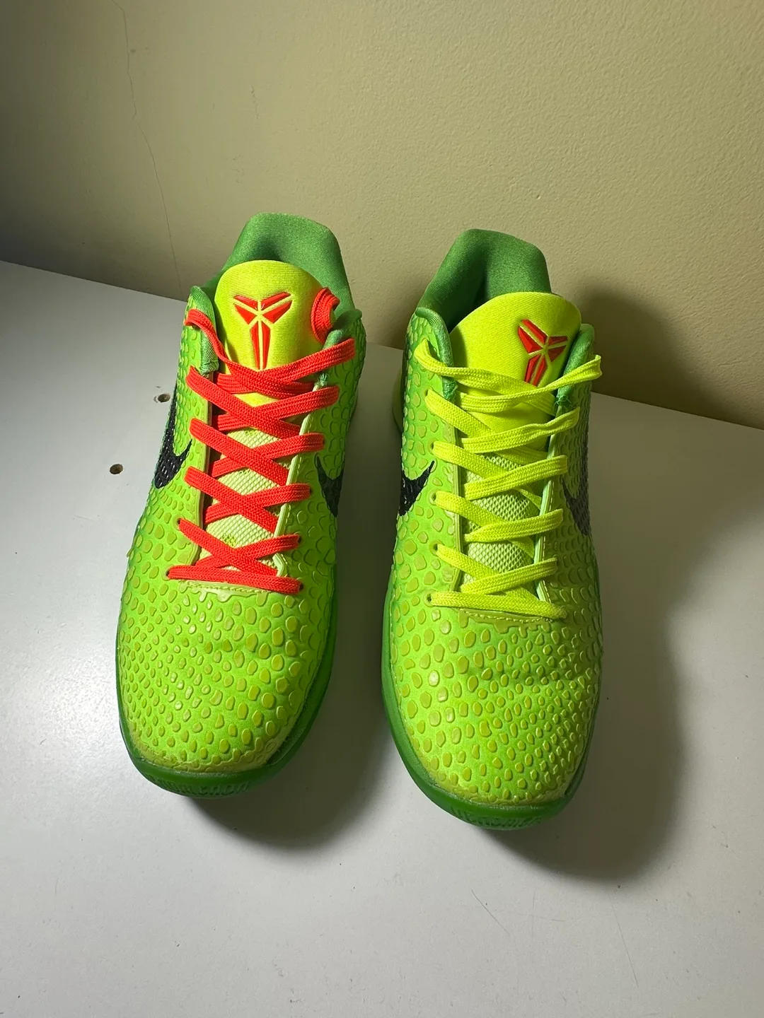 kobe 6 grinches size 9.5 image indicator(2)