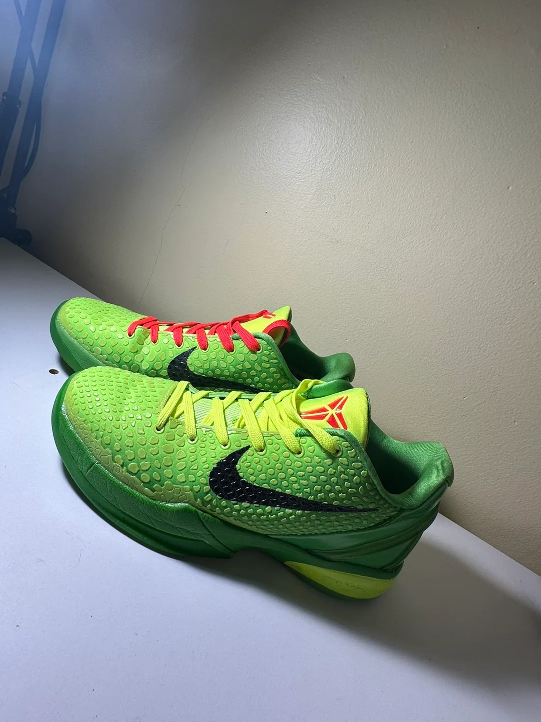 kobe 6 grinches size 9.5 thumbnail