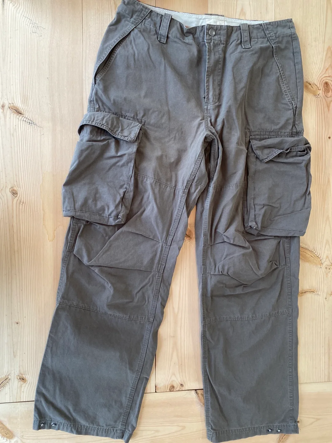 Gap Loose Fit Cargo Pants thumbnail