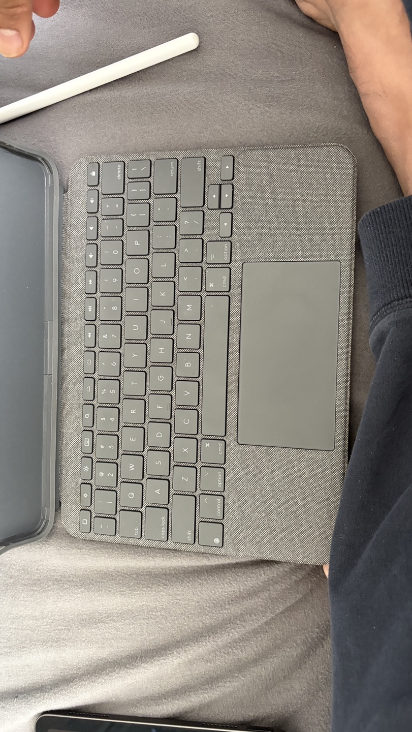 iPad Air 5th Generation with Apple Pencil and Keyboard Folio - photo 4