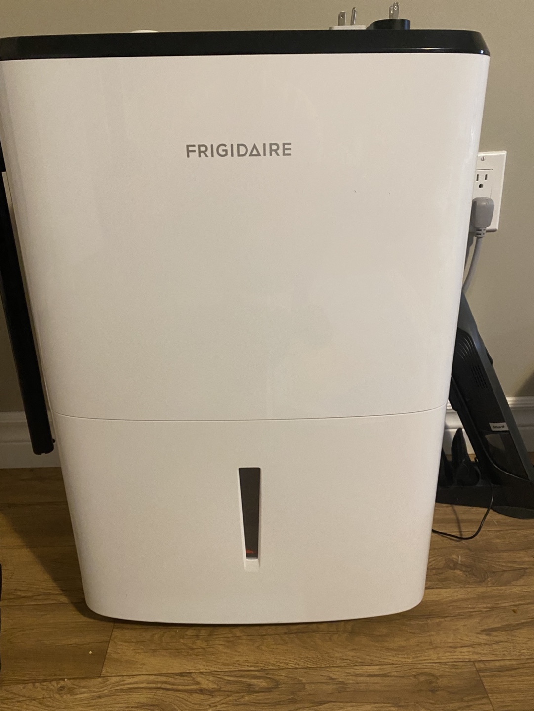 Frigidaire FFAD3533W1 35 Pint Dehumidifier
