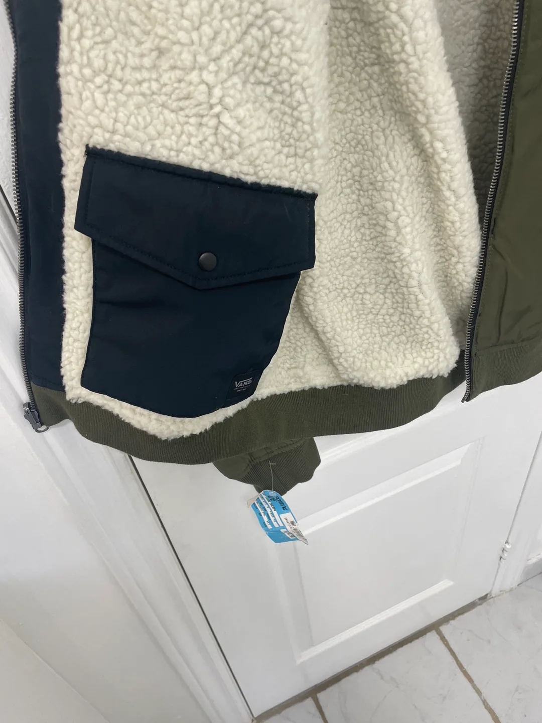 Vans Men's Olive Green Sherpa Lined Bomber Jacket image indicator(4)