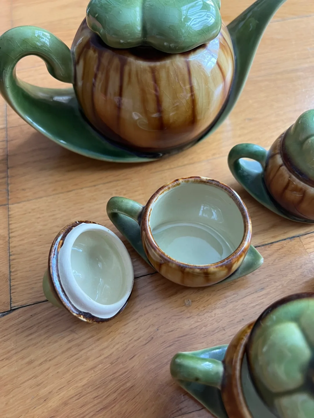 Unique Mangosteen Themed Tea Set image indicator(2)