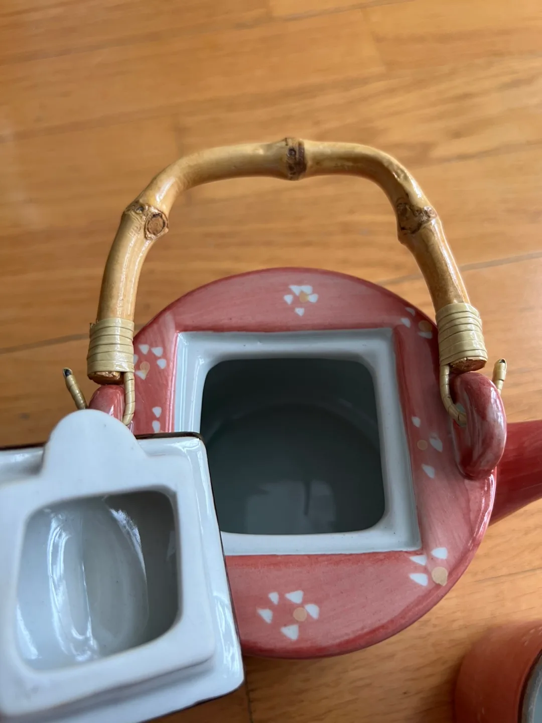 Pink Teapot Set with Four Cups image indicator(2)