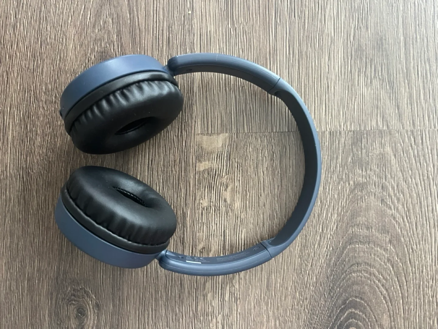 Sony Wireless On-Ear Headphones image indicator(3)