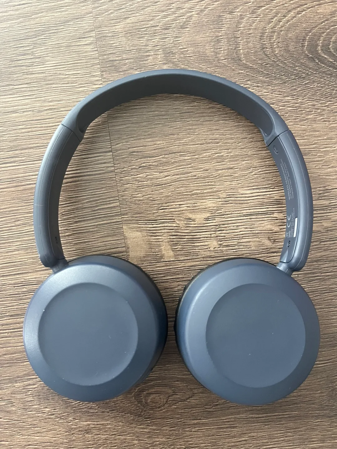 Sony Wireless On-Ear Headphones image indicator(2)