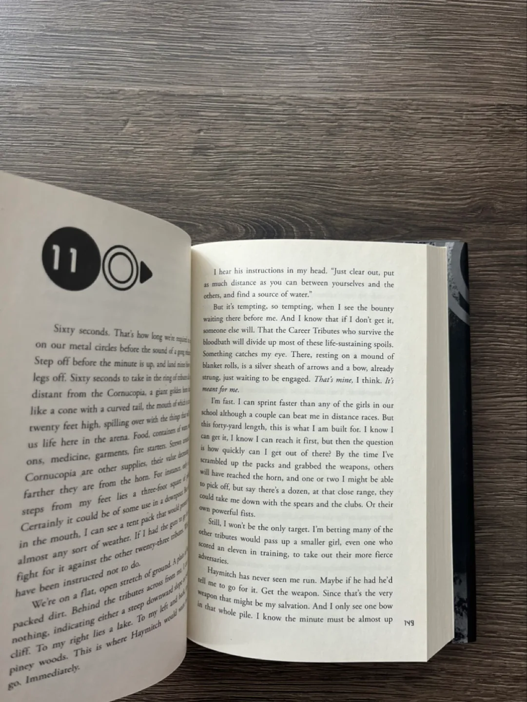 The Hunger Games by Suzanne Collins - Hardcover Book image indicator(3)