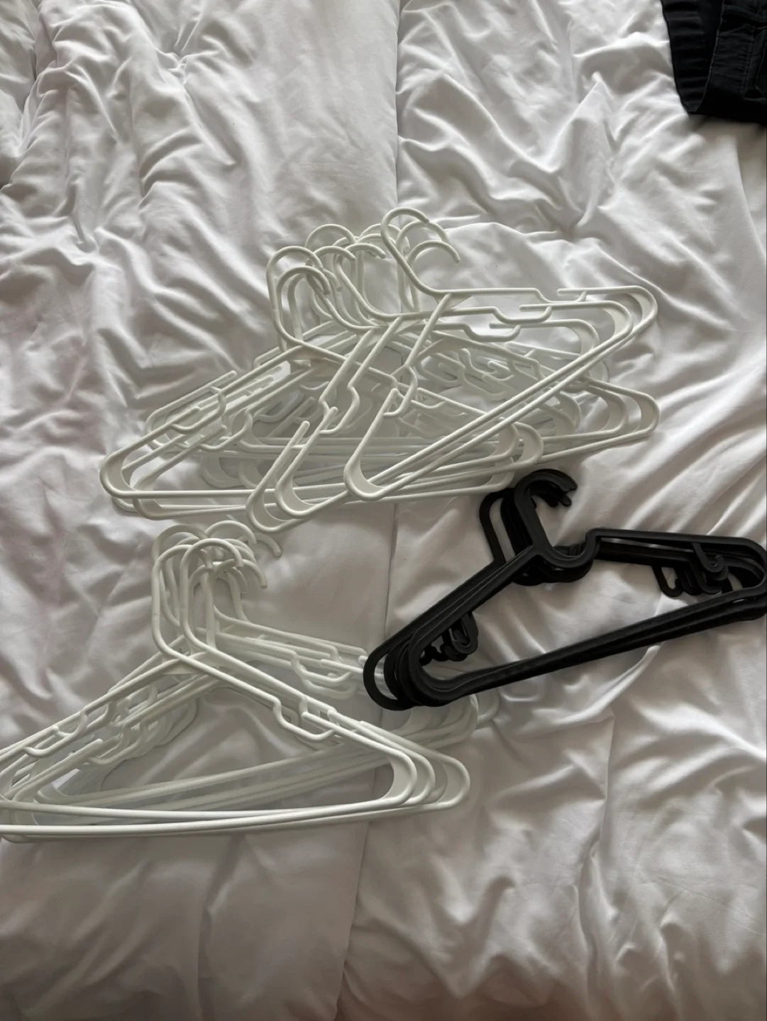 Plastic hangers thumbnail