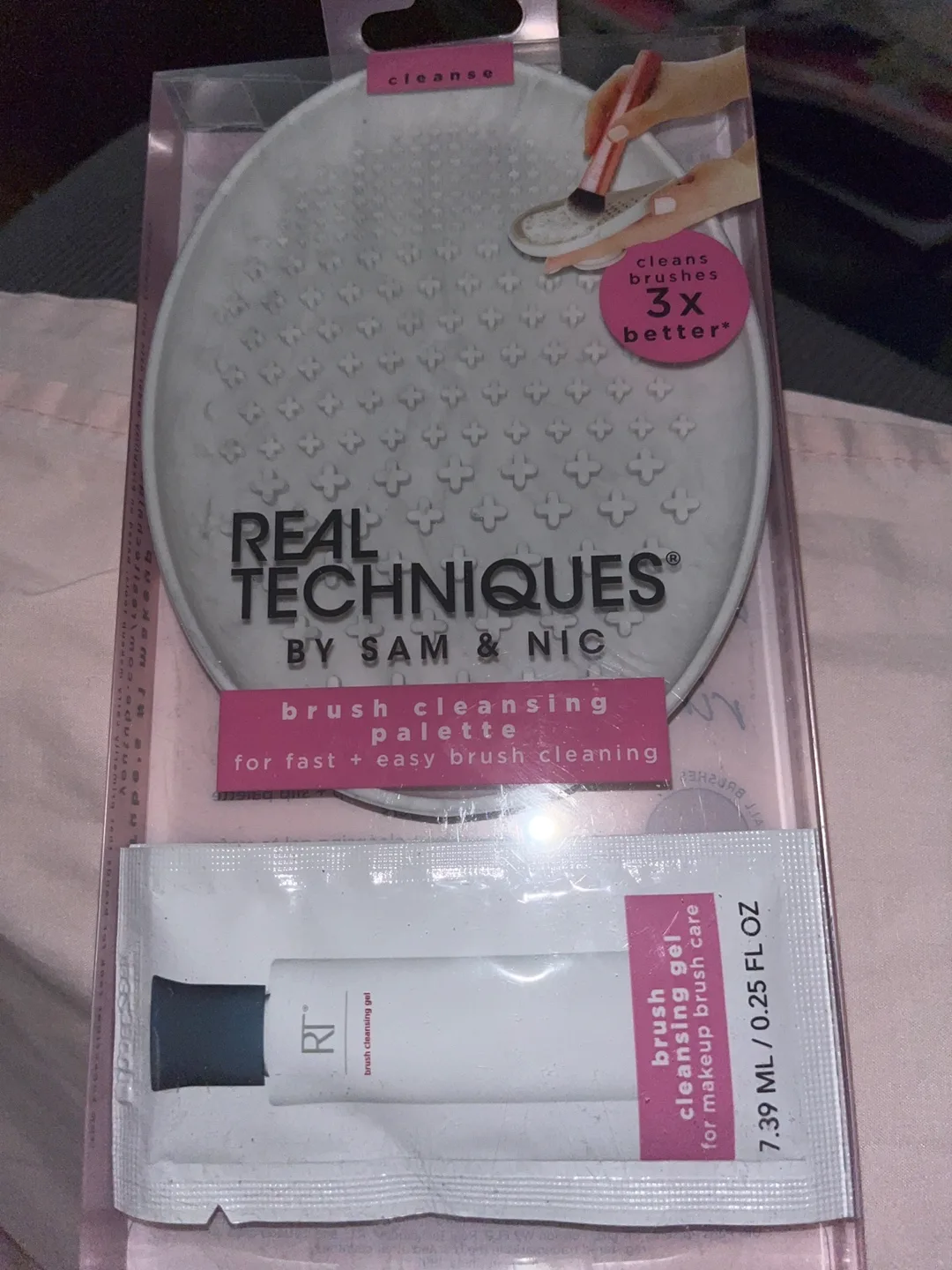 Real Techniques Brush Cleansing Palette image indicator(2)