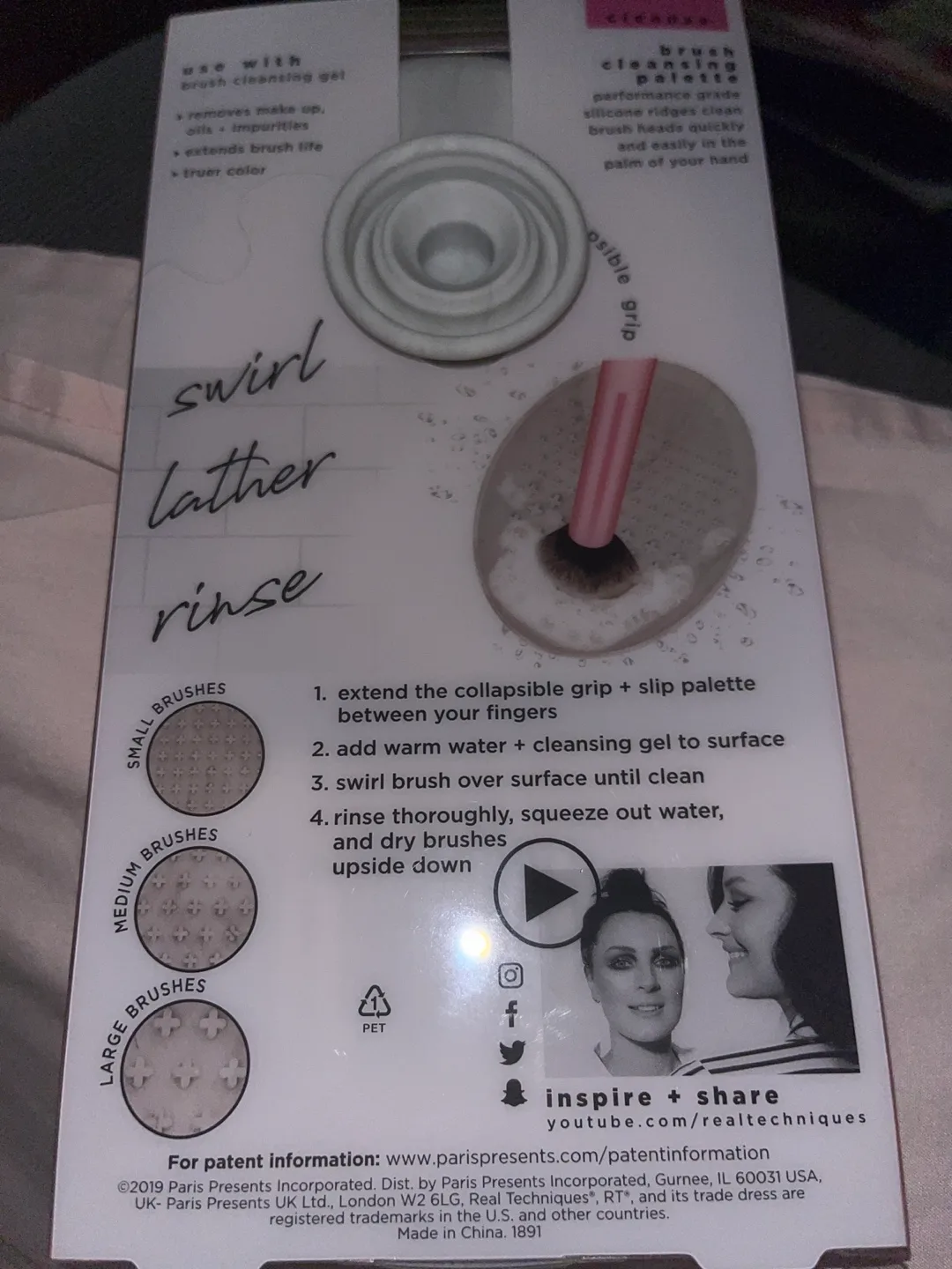 Real Techniques Brush Cleansing Palette image indicator(3)