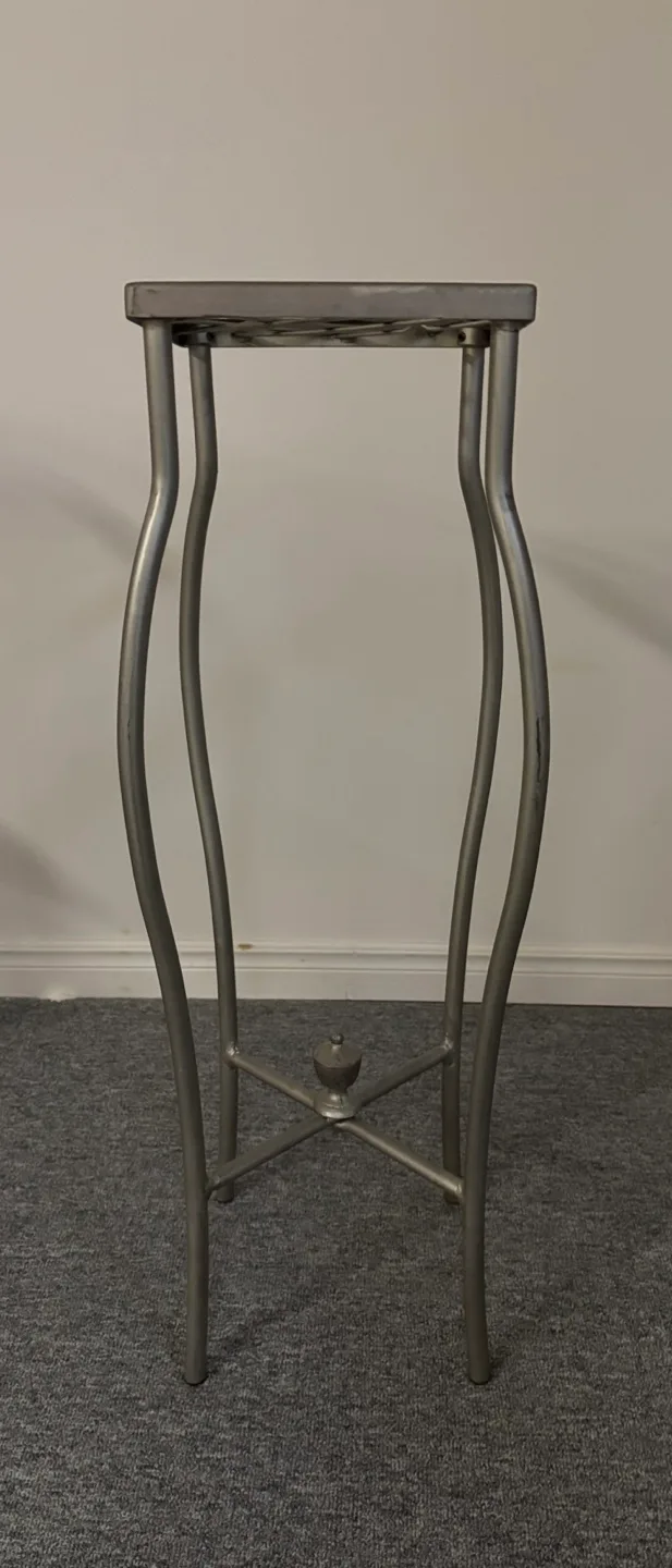 Metal Plant Stand - Distressed Silver image indicator(2)