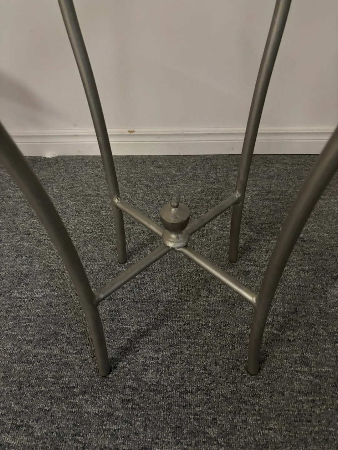 Metal Plant Stand - Distressed Silver image indicator(3)