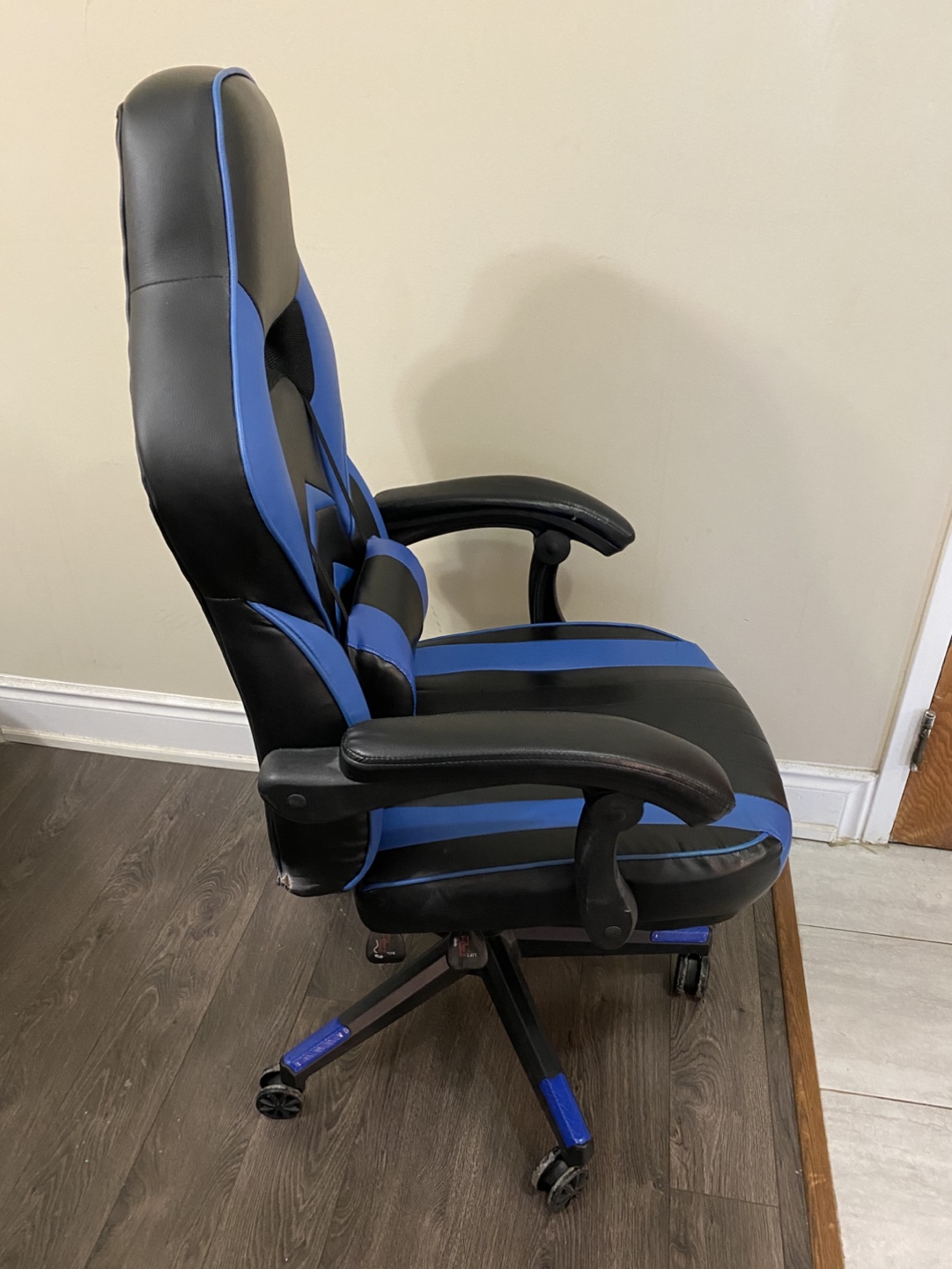 Gaming Chair with Footrest - Blue and Black - photo 4