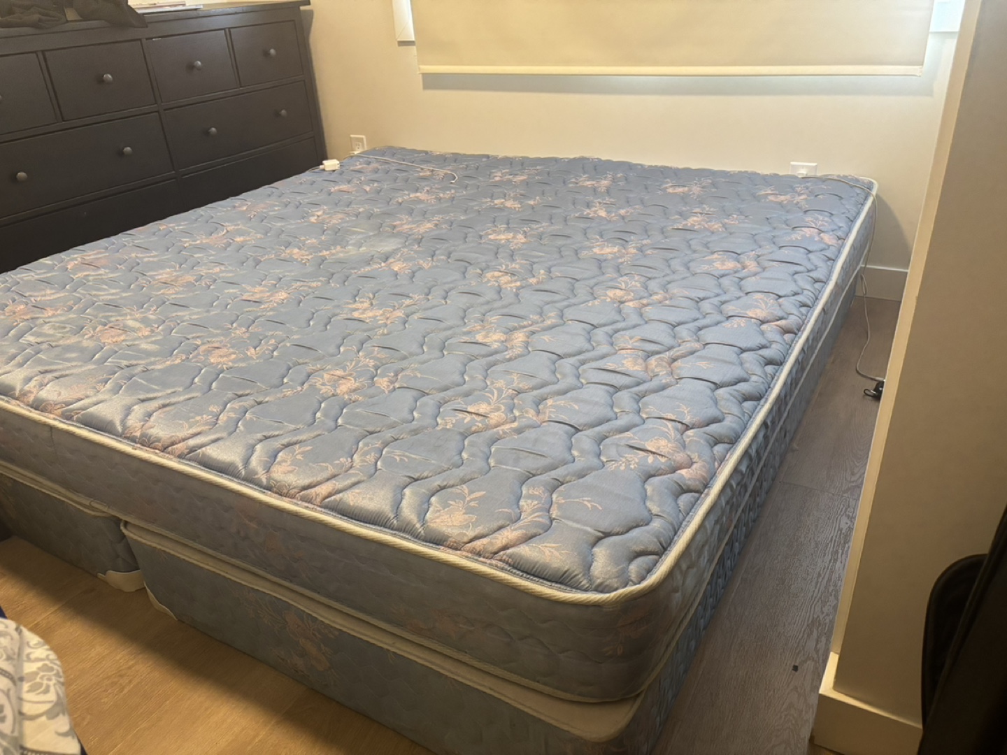 King sized mattress with box spring - photo 2