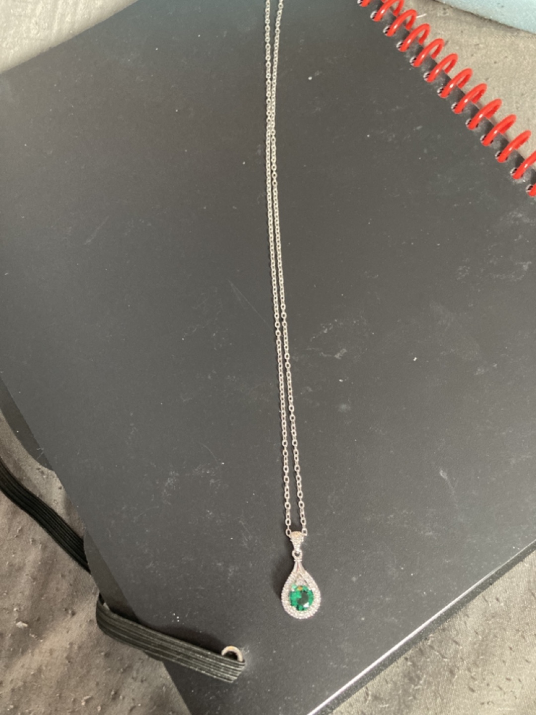 Elegant Emerald Green Pendant Necklace - photo 2