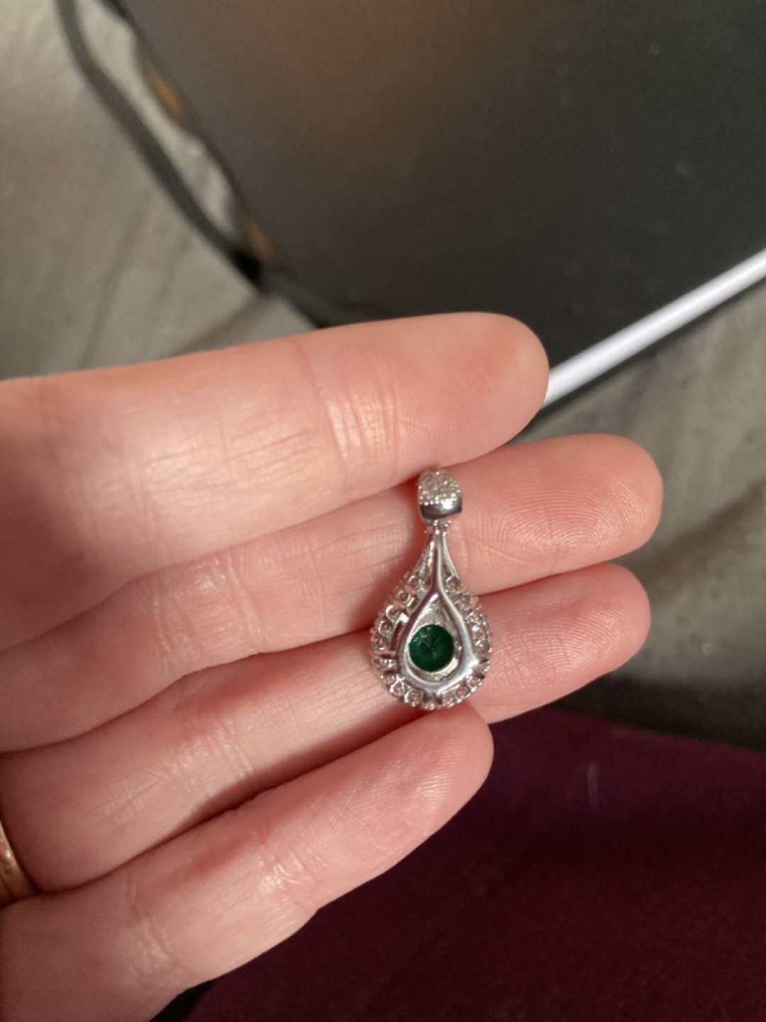 Elegant Emerald Green Pendant Necklace - photo 4