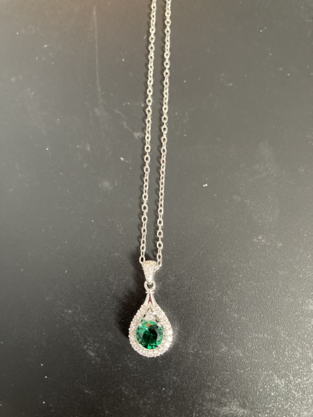 Elegant Emerald Green Pendant Necklace