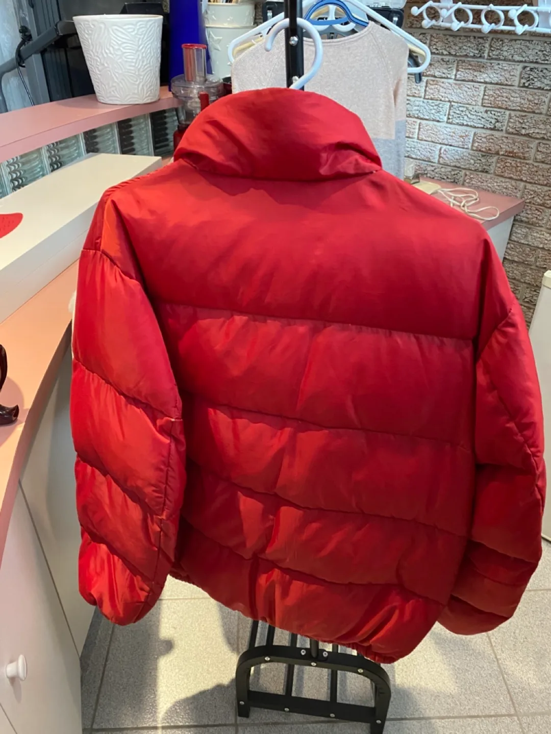 Red Puffer Jacket - image indicator(5)