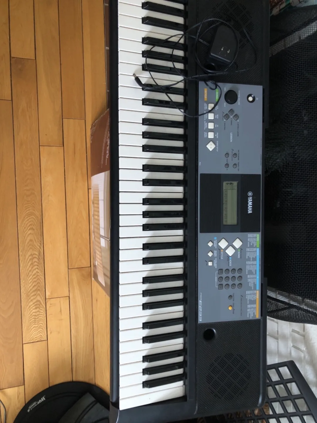 Yamaha EZ-223 Electronic Keyboard thumbnail