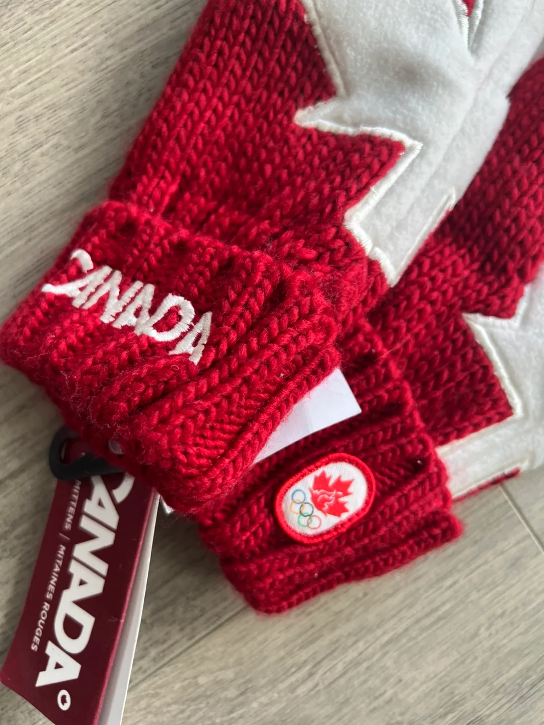 Olympic Canada Red Mittens one size image indicator(4)
