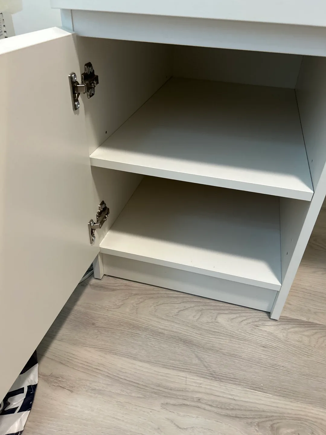 IKEA MALM Desk - White - 140x65 cm image indicator(9)