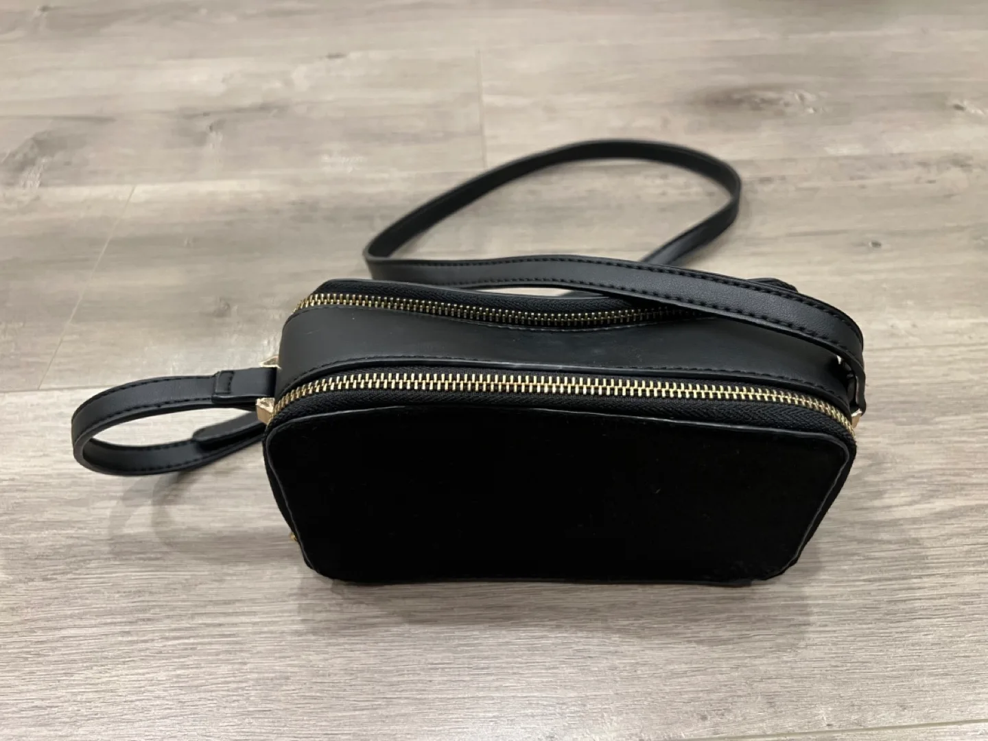 Black Crossbody Bag image indicator(5)