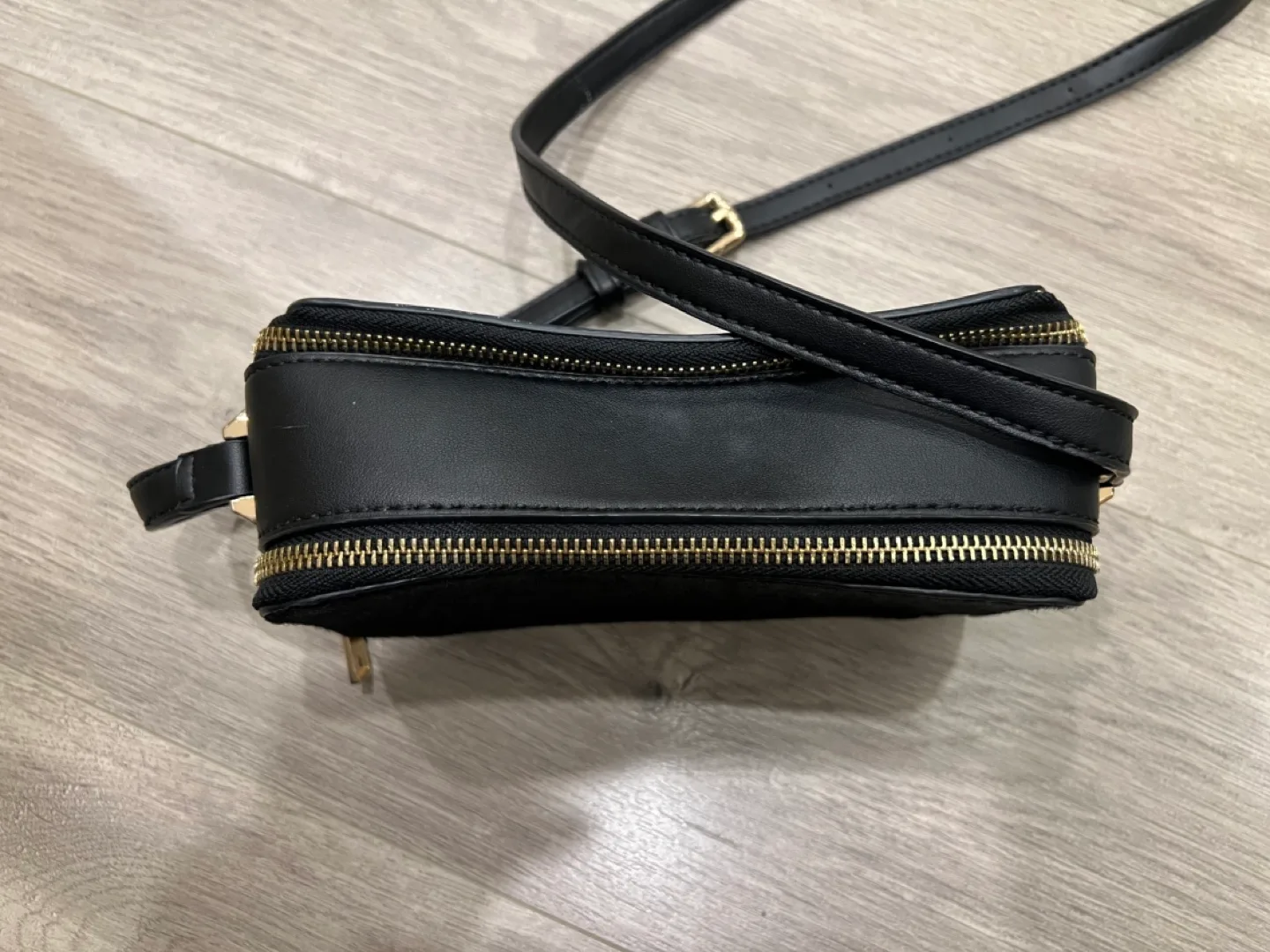 Black Crossbody Bag image indicator(7)