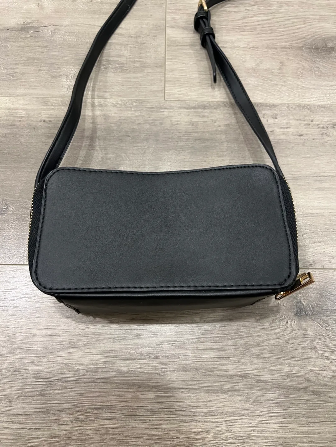 Black Crossbody Bag image indicator(4)