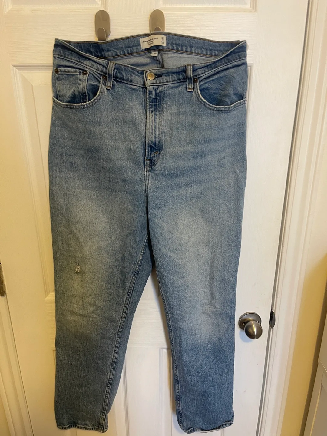 Abercrombie Curve Love Ultra High Rise 90s Straight Jeans image indicator(2)