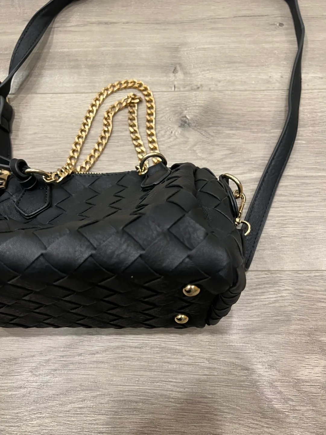 Black Woven Crossbody Bag with Gold Chain Strap image indicator(6)