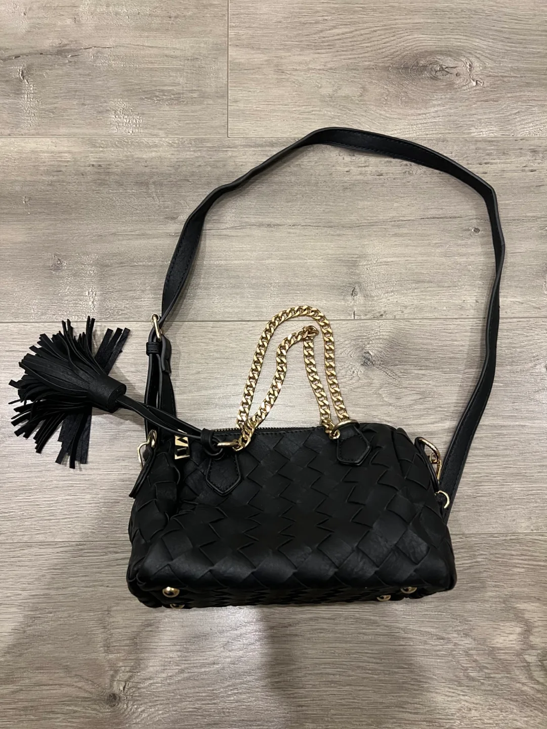 Black Woven Crossbody Bag with Gold Chain Strap image indicator(3)