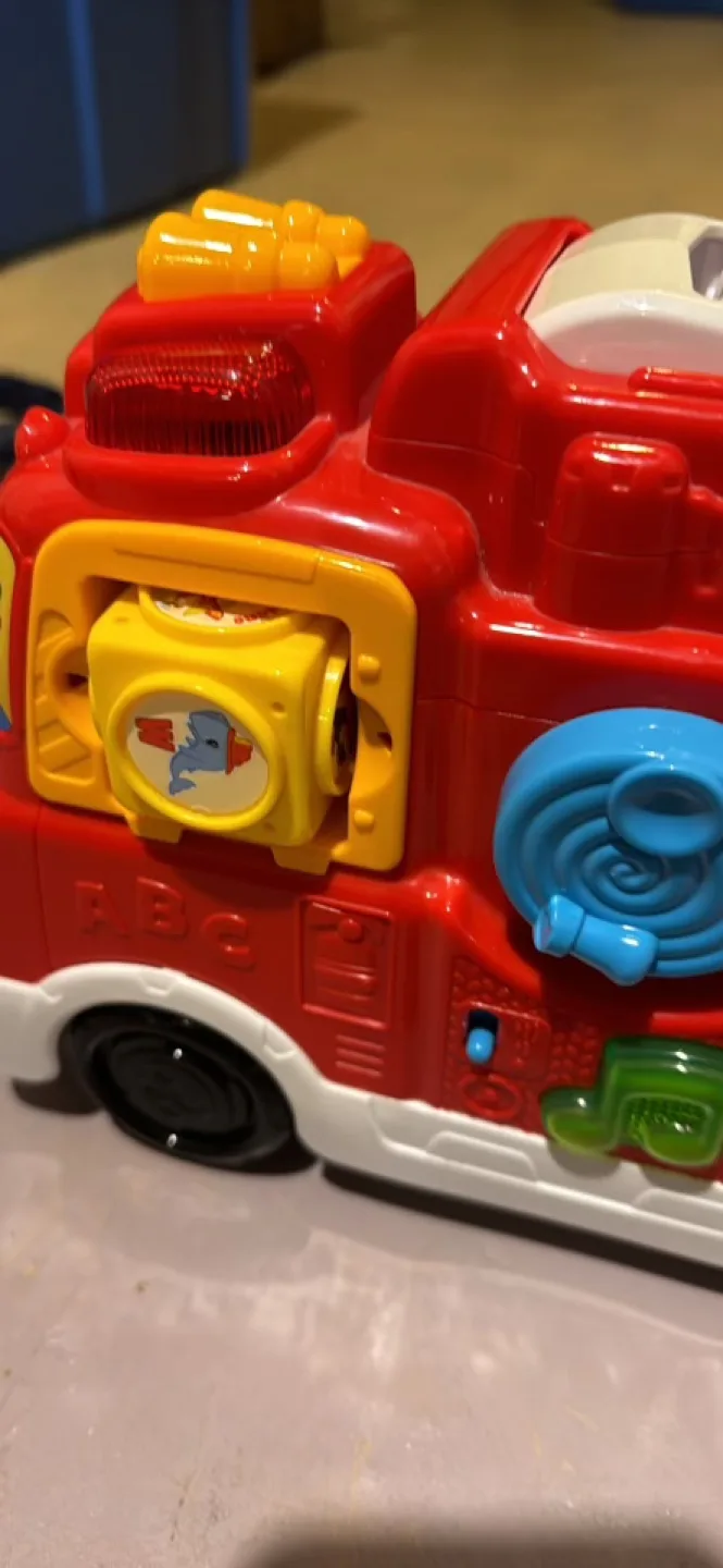 VTech Fire Truck with ABC Blocks image indicator(2)