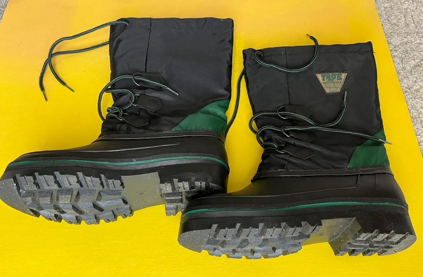 Winter Boots with Inner Thermal Lining - Size 8 image indicator(2)