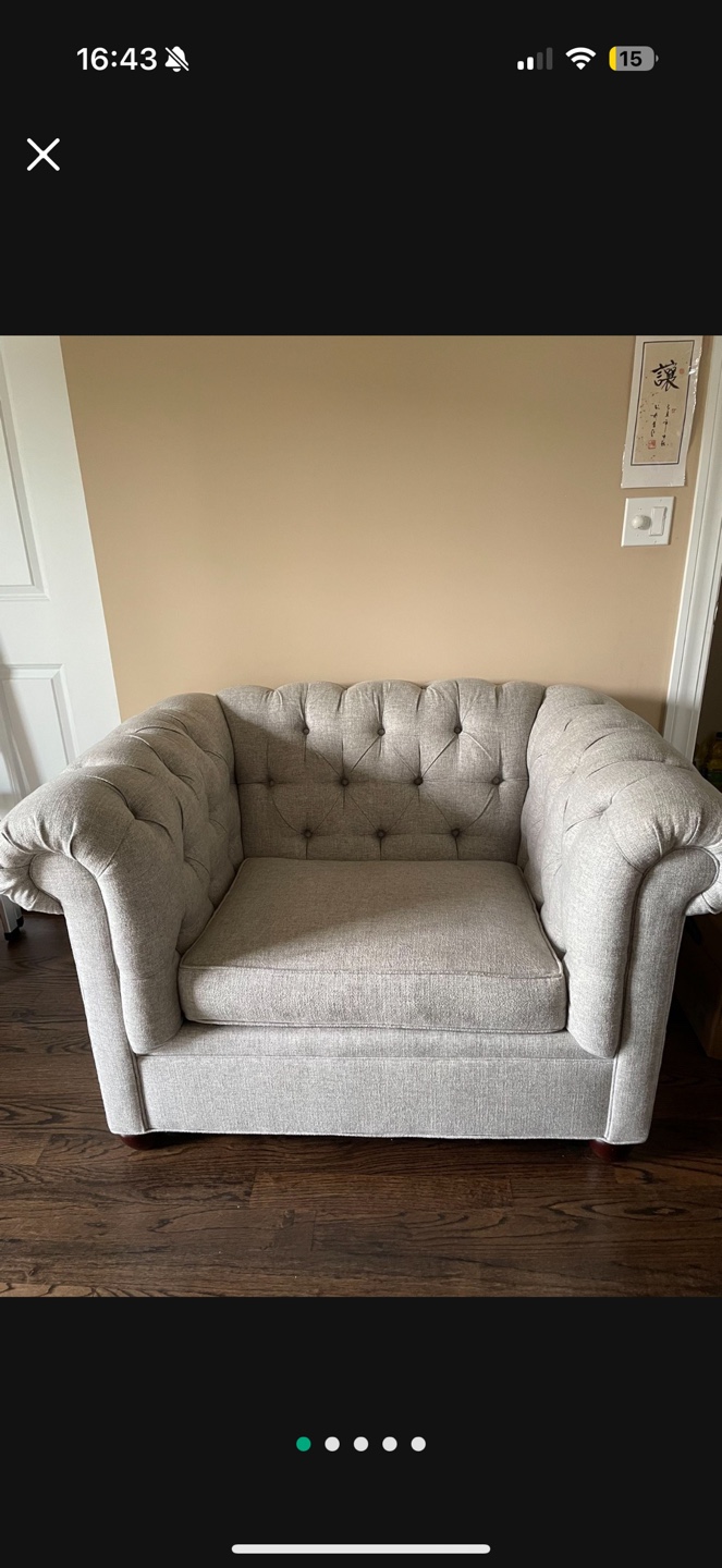 Gray Button-Tufting Armchair