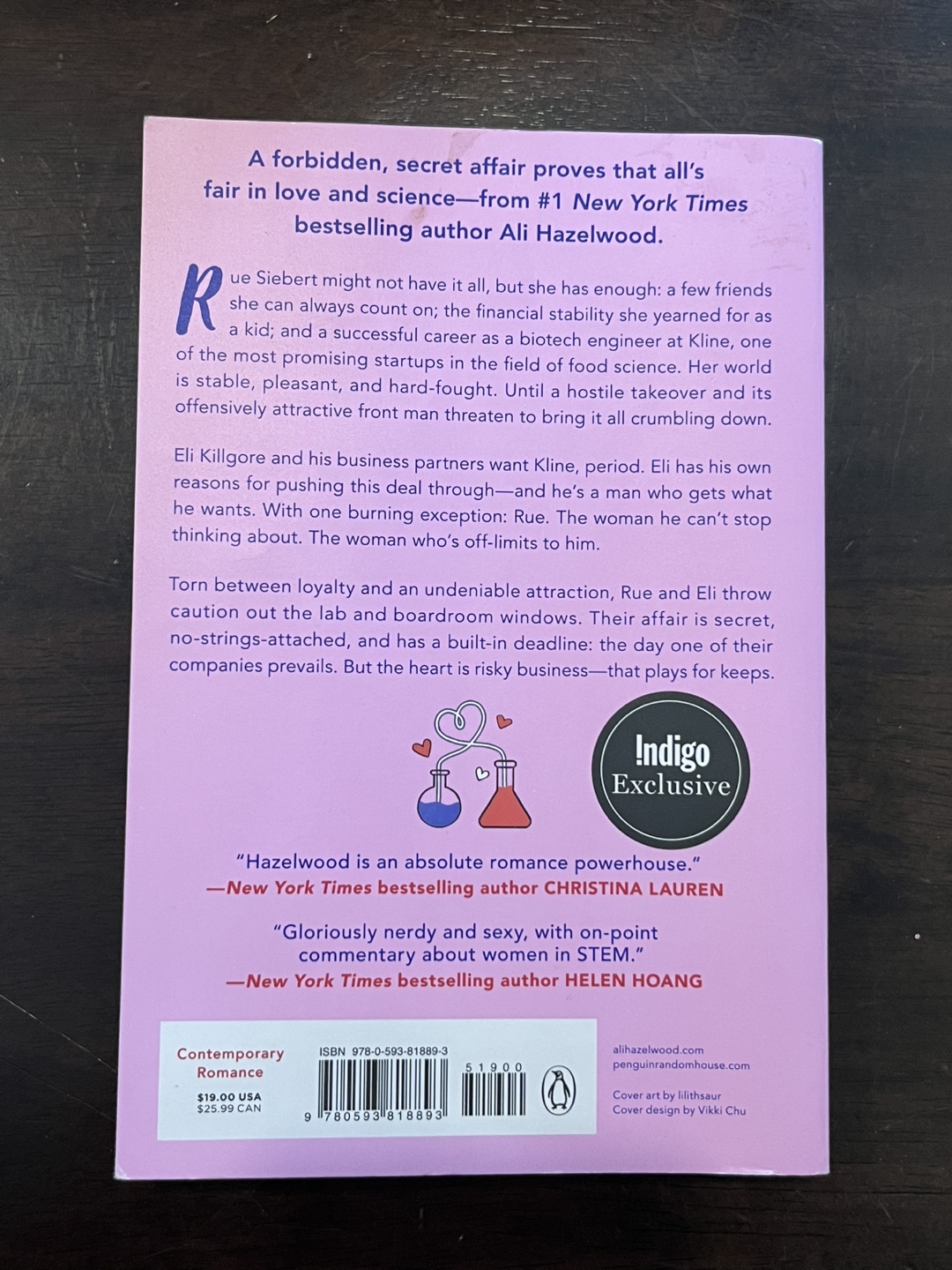 Not in Love by Ali Hazelwood - Paperback Novel - photo 2